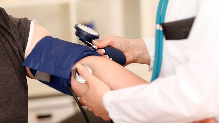 Naturheilkunde Berlin - Dr. med. Lutz Liese über Blutdrucksenkung mit Blutspenden Naturheilkunde Berlin - Dr. med. Lutz Liese über Blutdrucksenkung mit Blutspenden