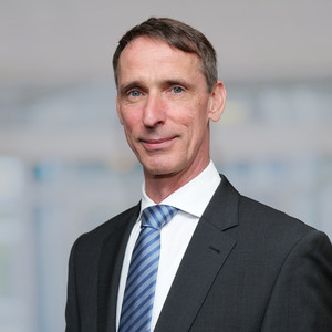 Portrait von Botho Peters, Leiter Konzernbereich Controlling, Immanuel Albertinen Diakonie Portrait von Botho Peters, Leiter Konzernbereich Controlling, Immanuel Albertinen Diakonie