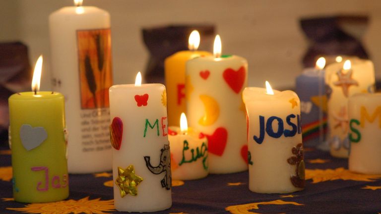 Marienkerzen beim Gedenkgottesdienst für still geborene Kinder im Albertinen Krankenhaus Marienkerzen beim Gedenkgottesdienst für still geborene Kinder im Albertinen Krankenhaus