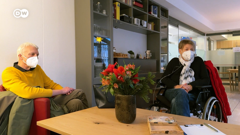 Patientin mit COPD bei DW-Reportage und Besichtigung Diakonie Hospiz Wannsee Patientin mit COPD bei DW-Reportage und Besichtigung Diakonie Hospiz Wannsee