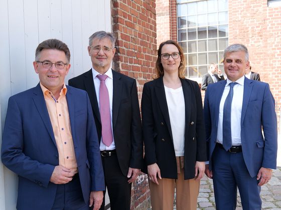 Immanuel Klinikum Bernau Herzzentrum Brandenburg - Pressemitteilungen - Geschäftsführer Andreas Linke in den Ruhestand verabschiedet - Andreas Linke mit Jürgen Roß, Verena Plocher und Matthias Scheller Immanuel Klinikum Bernau Herzzentrum Brandenburg - Pressemitteilungen - Geschäftsführer Andreas Linke in den Ruhestand verabschiedet - Andreas Linke mit Jürgen Roß, Verena Plocher und Matthias Scheller